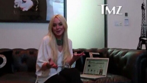 Lindsay Lohan cachetonne dans un spot, fait maison, pour le site d'enchères Beediz.com, juin 2011.