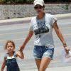 Halle Berry est une maman comme les autres... A un détail près : elle est une star hollywoodienne ! Los Angeles, 22 juin 2011