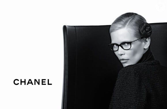 Claudia Schiffer pour la campagne Chanel eyewear collection Prestige