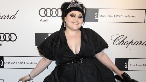 Beth Ditto sort son décolleté généreux et son charisme fou pour Elton John