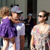 Jessica Alba et Cash Warren et leur fille s'octroie une petite promenade en famille dans les rues de Beverly Hills