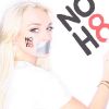 Lindsay Lohan prend la pose pour NOH8
