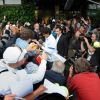 Rafael Nadal signe des autographes à Wimbledon le 28 juin 2011.