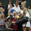 Sous les yeux de son fiancé Sasha Vujacic, Maria Sharapova a étrillé la Slovaque Cibulkova en quart de finale de Wimbledon le 28 juin 2011.