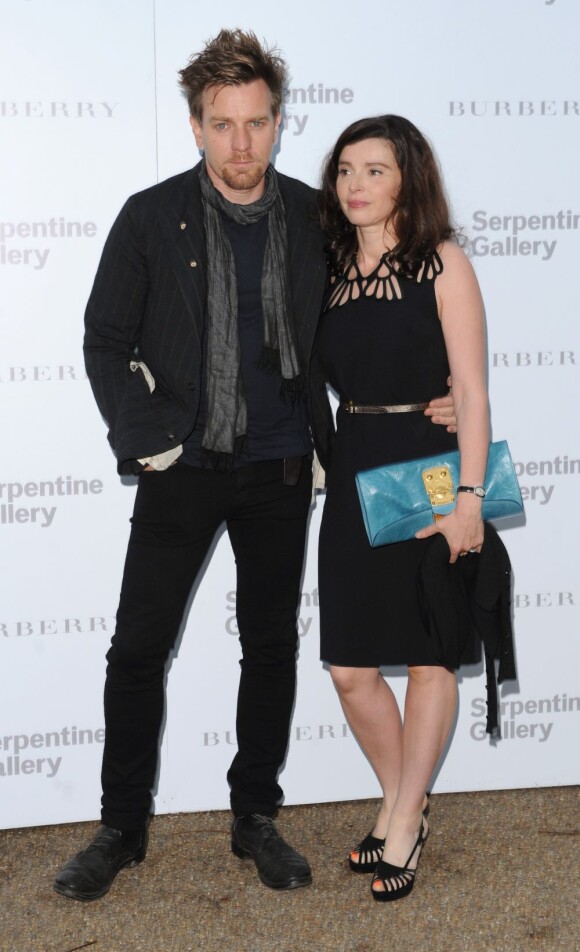 Ewan McGregor et son épouse lors de la soirée The Serpentine et Burberry le 28 juin 2011 à Londres
