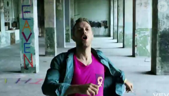 Coldplay met de la couleur en cascade dans le clip de Every teardrop is a waterfall, premier extrait d'un cinquième album attendu pour l'automne 2011.