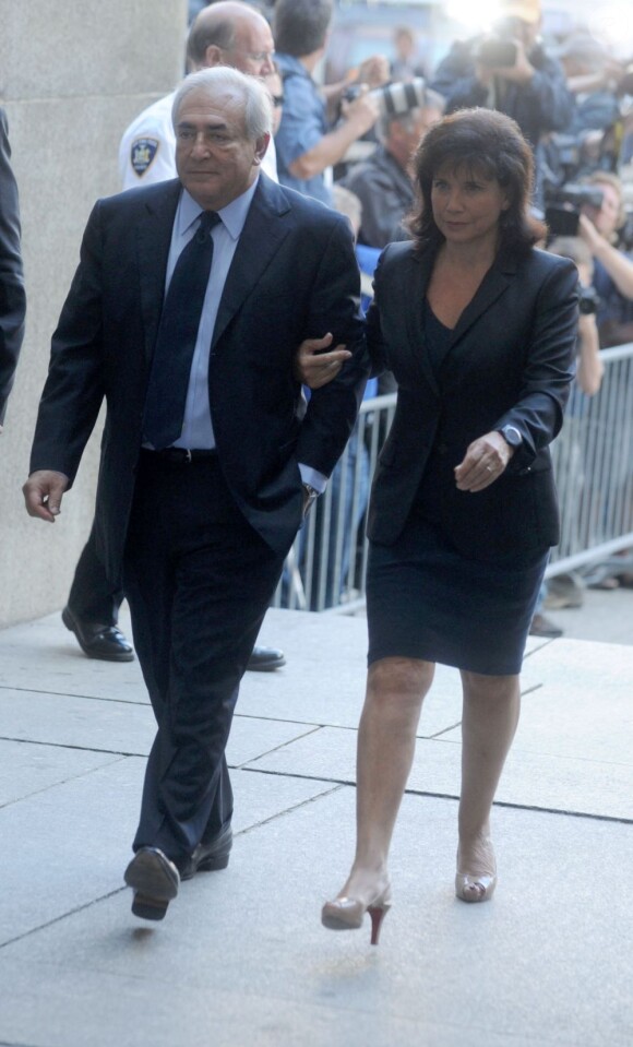 Anne Sinclair et DSK arrivent à la cour suprême de New York, en juin 2011.