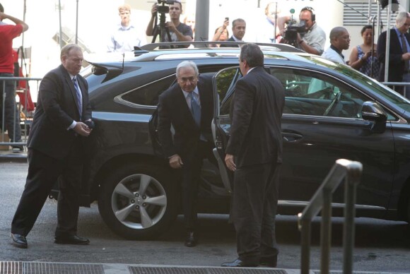 Dominique Strauss-Kahn et Anne Sinclair arrivent au tribunal de Manhattan, à New York, le 1er juillet 2011.