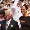 Giorgio Armani, bien accompagné, arrive à la cérémonie religieuse du mariage du prince Albert et de Charlene Wittstock, à Monaco, le 2 juillet 2011