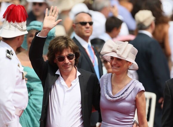 Jean-Michel Jarre et sa fille Emilie arrivent à la cérémonie religieuse du mariage du prince Albert et de Charlene Wittstock, à Monaco, le 2 juillet 2011