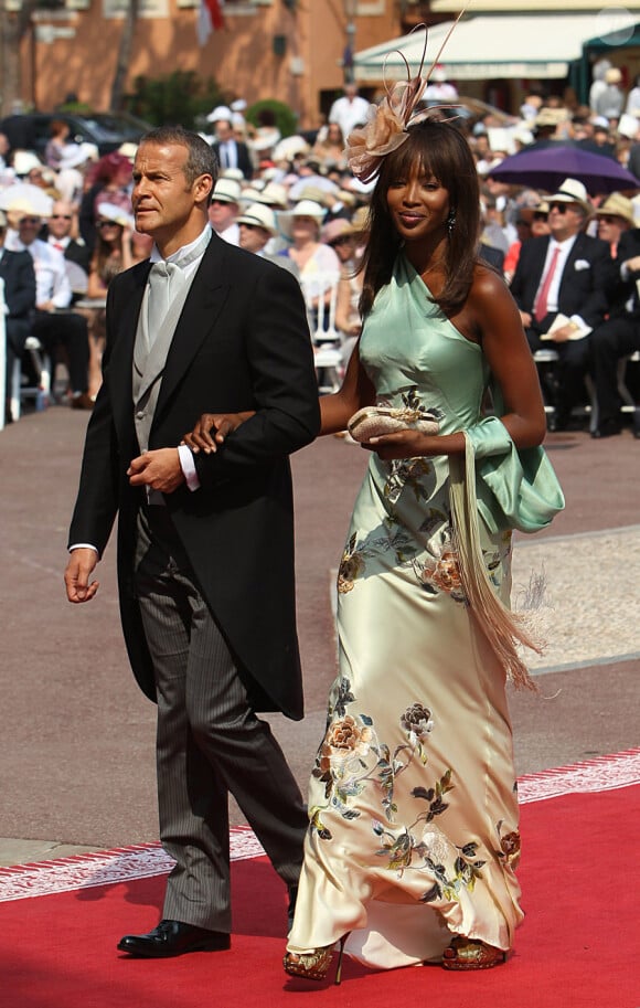 Vladimir Doronin et sa douce Naomi Campbell arrivent à la cérémonie religieuse du mariage du prince Albert et de  Charlene Wittstock, à Monaco, le 2 juillet 2011