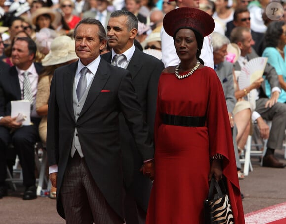 Jacky Ickx et son épouse arrivent à la cérémonie religieuse du mariage du prince Albert et de  Charlene Wittstock, à Monaco, le 2 juillet 2011