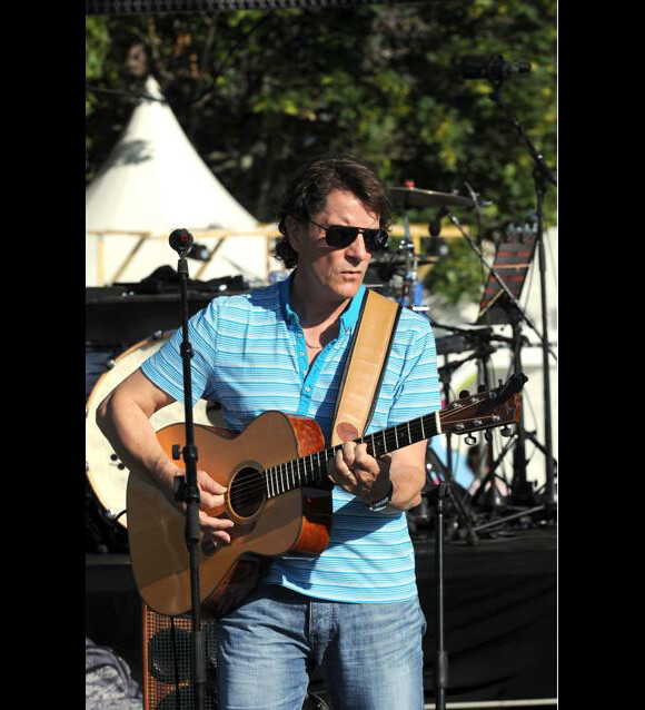 Francis Cabrel lors du week-end Tout le monde chante contre le cancer, les 1er et 2 juillet 2011.