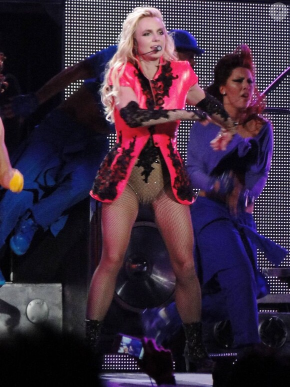 Britney Spears, sur la scène du Staples Center (Los Angeles), le 20 juin 2011.