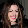 Anne Hathaway lors du défilé Valentino Haute Couture le 6 juillet 2011