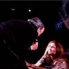 En concert à Birmingham le 30 juin 2011, Neil Diamond, 70 ans, a échangé un baiser extrêmement langoureux avec une jeune femme, au bord de la scène, au beau milieu de son interprétation de Girl, you'll be a woman soon.