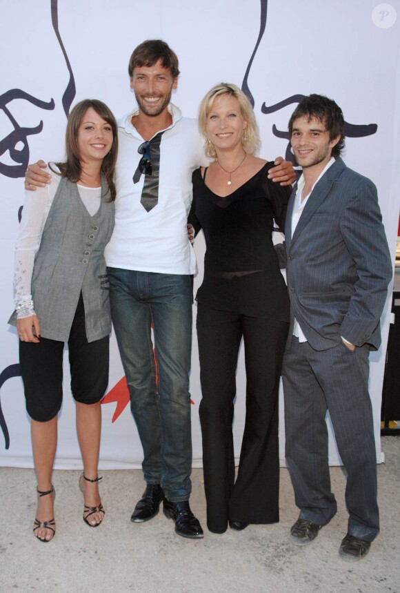 Laurent Kerusore, Dounia Coesens, Rebecca Hampton et Julien Bravo, de la série Plus Belle La Vie.