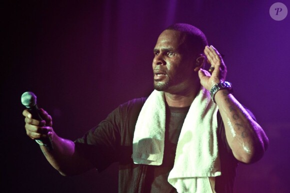 R. Kelly en concert à Paris, le 30 avril 2011. Le chanteur pourrait voir sa propriété de Chicago saisie par la banque.