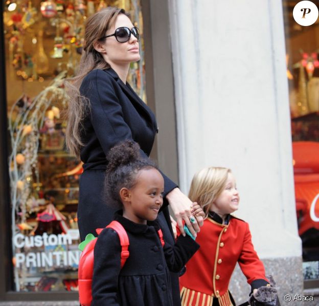 Angelina Jolie et ses filles Zahara et Shiloh en décembre 2010