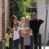 Angelina Jolie, Brad Pitt et leurs enfants (Maddox, Pax, Zahara, Shiloh et les jumeaux Knox et Vivienne) à la Nouvelle-Orléans en mars 2011