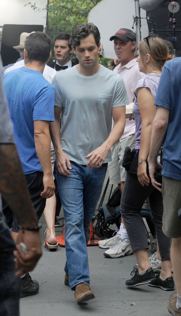 Penn Badgley sur le tournage de Gossip Girl à New York le 13 juillet 2011.