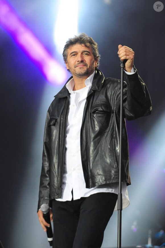 Daniel Lévi a été victime d'une panne de prompteur, lors du Concert pour l'égalité, à Paris, le 14 juillet 2011.