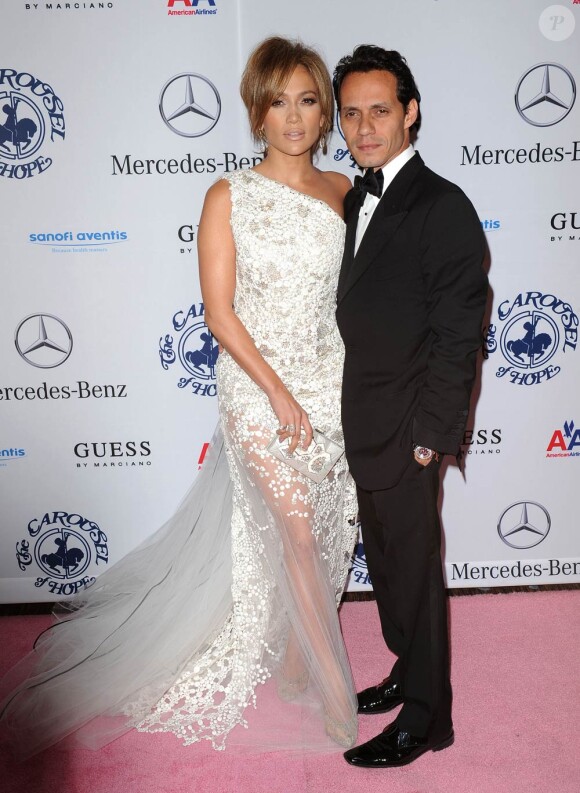 En octobre 2010 au bal Carousel of Hope à Los Angeles.
Jennifer Lopez et Marc Anthony ont annoncé le 15 juillet 2011 qu'ils divorçaient, après sept ans de mariage. Jusqu'en juin et leur dernière apparition officielle en couple, ils présentaient pourtant le visage d'un couple toujorus aussi épris lors des derniers mois de leur mariage...