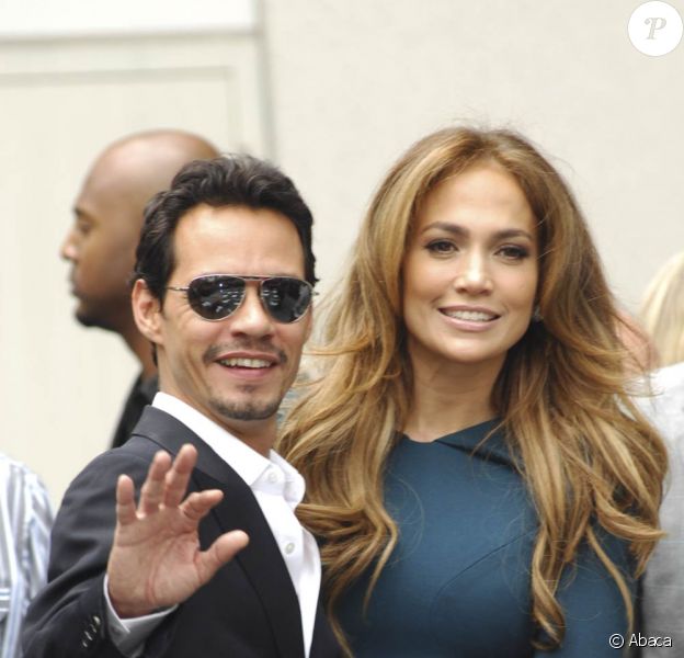 Le 23 mai 2011 lors de l'inauguration de l'étoile de Simon Fuller sur le Hollywood walk of fame.
Jennifer Lopez et Marc Anthony ont annoncé le 15 juillet 2011 qu'ils divorçaient, après sept ans de mariage. Jusqu'en juin et leur dernière apparition officielle en couple, ils présentaient pourtant le visage d'un couple toujorus aussi épris lors des derniers mois de leur mariage...