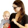 Miranda Kerr et son petit Flynn, 7 mois, à l'aéroport de Los Angeles, le 4 juillet 2011.