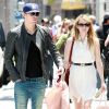 Emma Roberts et Chord Overstreet se baladent dans les rues de Beverly Hills, le vendredi 15 juillet.