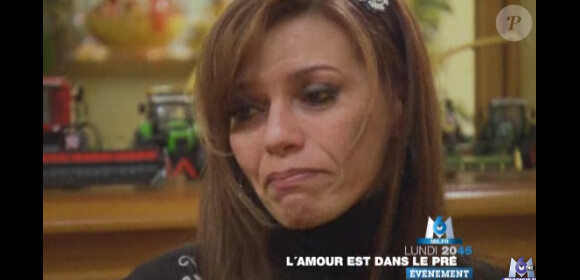 Nina, très émue dans la bande-annonce du sixième épisode de L'amour est dans le pré saison 6 diffusé le lundi 18 juillet 2011