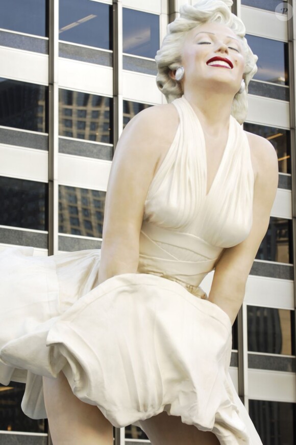 L'étonnante statue Marilyn Monroe haute de 8 mètres dévoilée à Chicago le 16 juillet 2011
