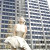 Voilà ce qu'il y a sous la jupe ! La statue Marilyn Monroe haute de 8 mètres dévoilée à Chicago le 16 juillet 2011