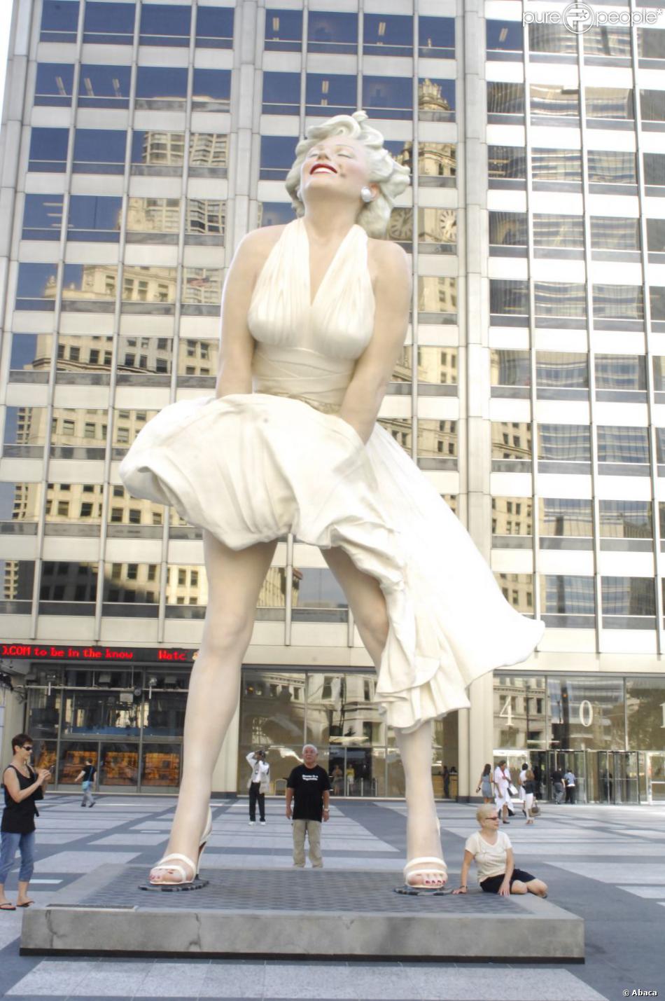 L'incroyable statue Marilyn Monroe haute de 8 mètres dévoilée à Chicago