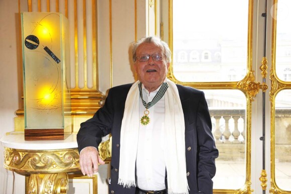 José Artur épinglé au ministère de la Culture, à Paris, le 19 juillet 2011.