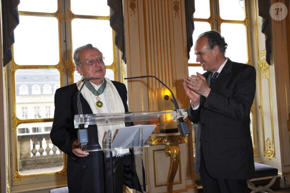 José Artur épinglé au ministère de la Culture, à Paris, le 19 juillet 2011.