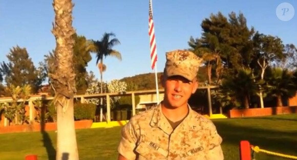 Le jeune soldat Hart aimerait que Miley Cyrus l'accompagne au bal des Marines, juillet 2011.