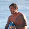 David Beckham, super papa avec ses enfants pour une séance de body-board sur la plage de Malibu le 18 juillet 2011, quelques semaines après la naissance de sa fille Seven Harper.