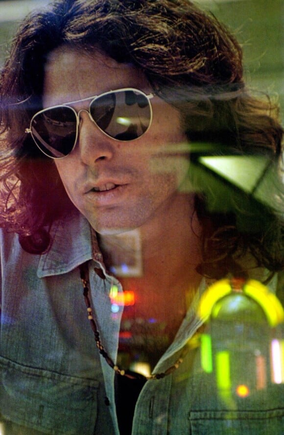 Jim Morrison, sex-symbole et chanteur charismatique du groupe The Doors est décédé à l'âge de 27 ans à Paris le 3 juillet 1971