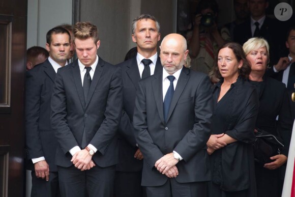 Une messe funèbre a eu lieu en la cathédrale d'Oslo dimanche 24 juillet au matin.
Vendredi 22 juillet 2011, Oslo était frappée par un attentat à la bombe tuant plus d'une dizaine de personnes. Deux heures plus tard, l'île d'Utoya connaissait un terrifiant massacre à l'arme à feu, Anders Behring Breivik massacrant plus de 80 personnes.