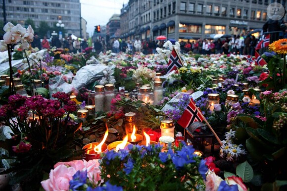 Vendredi 22 juillet 2011, Oslo était frappée par un attentat à la bombe tuant plus d'une dizaine de personnes. Deux heures plus tard, l'île d'Utoya connaissait un terrifiant massacre à l'arme à feu, Anders Behring Breivik massacrant plus de 80 personnes.