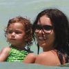 Adriana Lima et sa fille Valentina lors d'un séjour détente à Miami. Le 25 juillet 2011