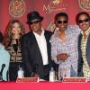 Katherine, Latoya, Tito, Jackie et Marlon Jackson à la conférence de presse pour  annoncer le concert Michael Forever, à Beverly Hills, le 25 juillet  2011.