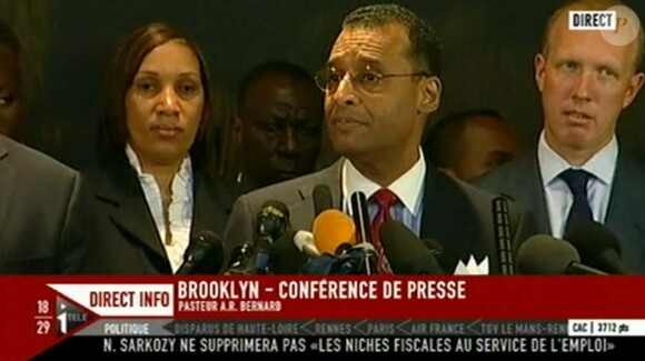 Le révérand Bernard à la conférence de presse de Nafissatou Diallo à New York, le 28 juillet 2011.