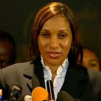Affaire DSK: Nafissatou Diallo évoque sa douleur devant des dizaines de caméras
