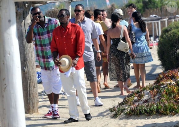 P. Diddy est en vacances à Saint-Tropez : il s'est produit au Gotha Club le 29 juillet 2011, avant de profiter de la plage le lendemain.