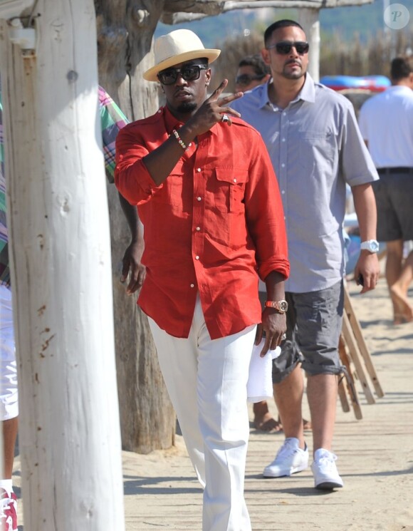 P. Diddy est en vacances à Saint-Tropez. Après une prestation décevante au Gotha Club le 29 juillet 2011, il a profité de la plage.