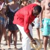 P. Diddy fait le roi sur une plage de Saint-Tropez le 30 juillet 2011. La veille, il livrait un concert plutôt décevant au Gotha Club.