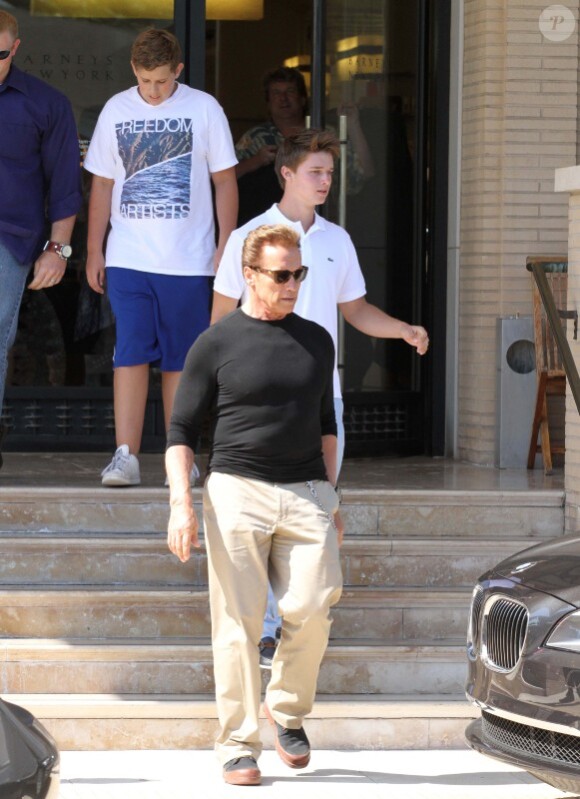 Le 30 juillet 2011, Arnold Schwarzenegger a fêté son 64e anniversaire : il a déjeuné avec ses fils Patrick et Christopher avant de les emmener faire du shopping.