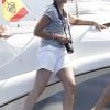 L'infante Elena, venue avec ses enfants Felipe et Victoria, a joué les reporters...
Le 1er août 2011, au premier jour de la 30e Copa del Rey au large de Majorque, la reine Sofia, ses filles Elena et Cristina (avec son époux Iñaki) et leurs enfants suivaient notamment les exploits du prince Felipe à bord de l'Hispano.
